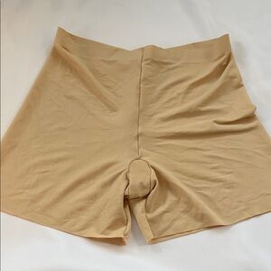 Maidenform light control seamless lifting Nude Shapewear Shorts